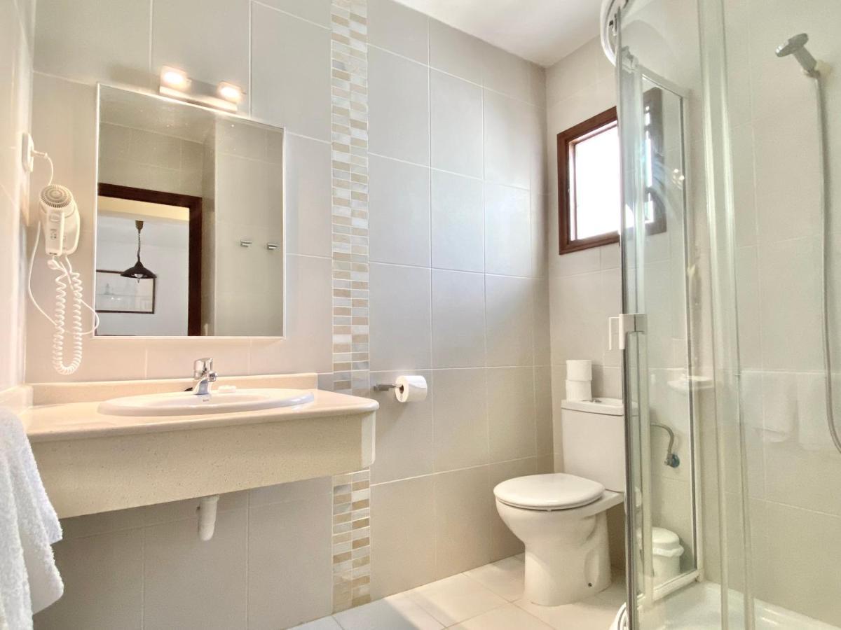 Apartamentos Laura Playa De Migjorn Buitenkant foto